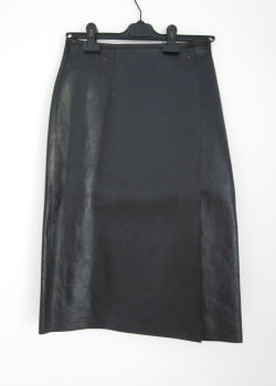 lacollectionneuse:  leather wrap skirt (fr