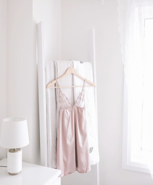 fleurofenglandlingerie:Soft pastels 