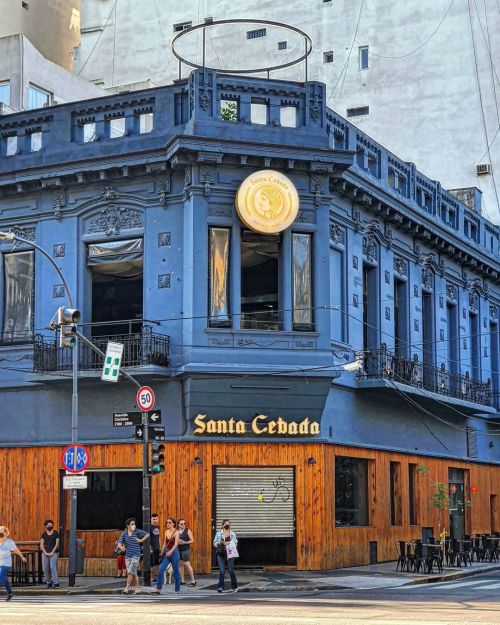 Ayacucho esquina Avenida Córdoba. Una esquina con mucho estilo que hoy ocupa Santa Cebada [ antes fu