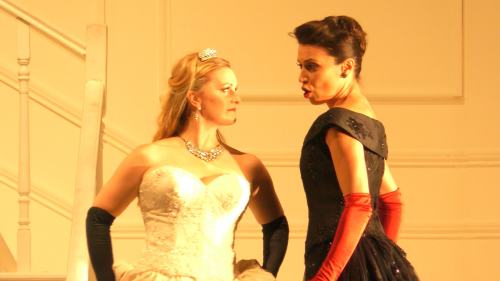 parmandil:Lucy Crowe and Katarina Bradic in Claus Guth’s production of Rodelinda. De Nationale Opera