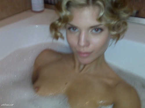 ohfree:  AnnaLynne McCord Nude Cell Phone Pics Leaked www.ohfree.net