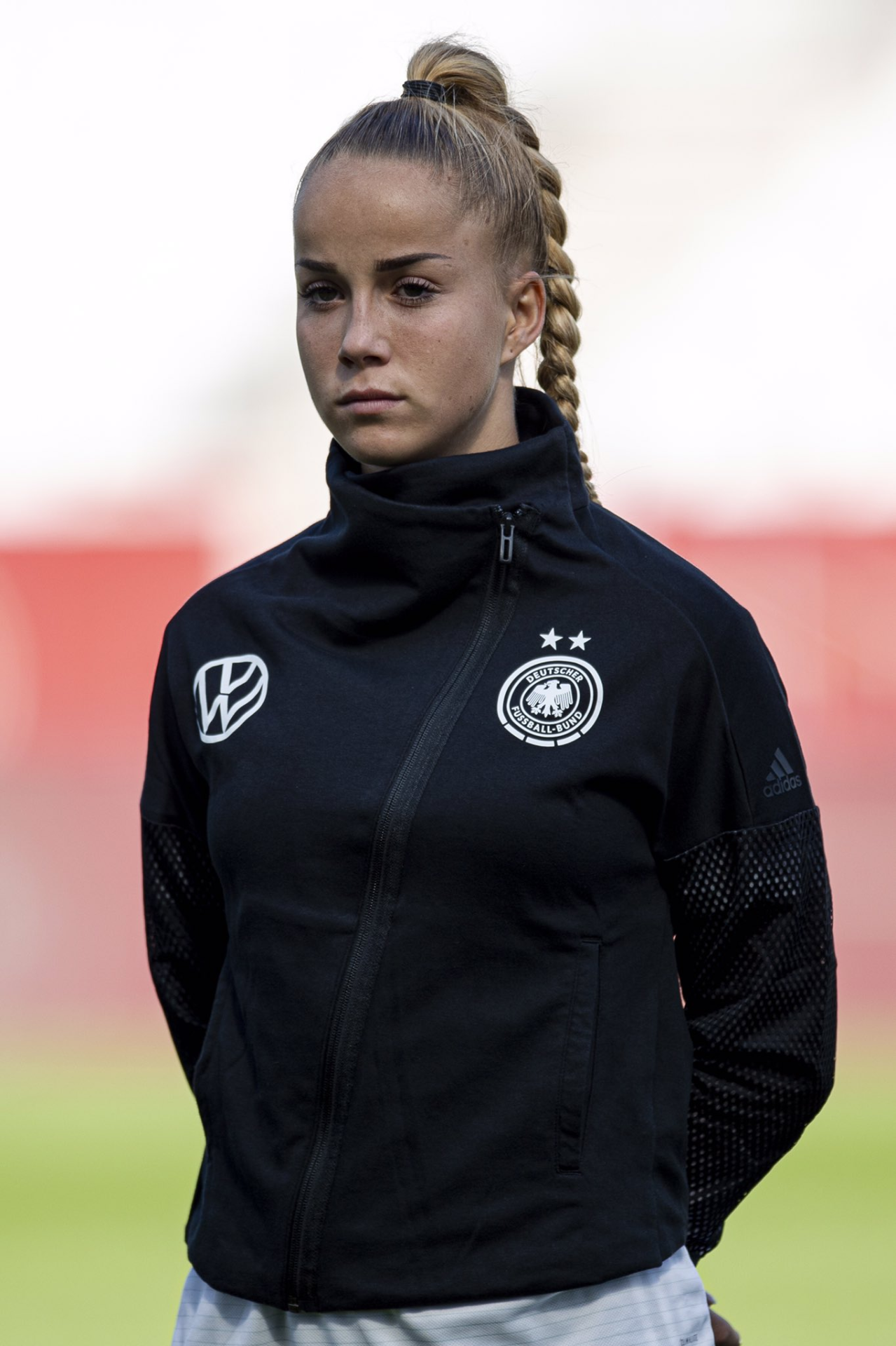 Fc Bayern Frauen Giulia Gwinn Injured Her Lateral Ligament And The