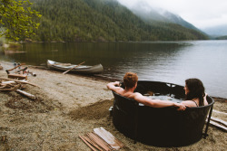 benchandcompass:  tub with a view.