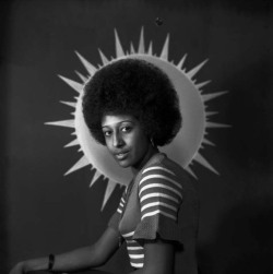 losetheboyfriend:Femme au soleil, Studio Mwahib, Sudan; captured by Fouad Hamza Tibin (1970)