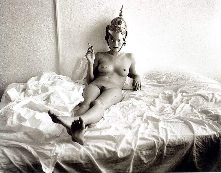 famous-nsfw-tub:  Kate Moss in black and white. 