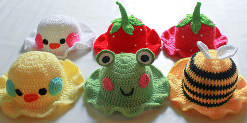 I sell a 4 in 1 pattern for these buckets hat, but also make them to order on my shop!www.et