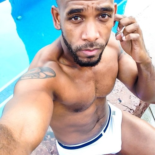 beautifulblackmenfromphilly:  deividvaldez:  Some swimming finally! (at Hotel Galeria Plaza)  http://beautifulblackmenfromphilly.tumblr.com/ 