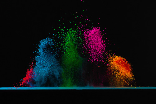  Dancing Colors (by Fabian Oefner) The sculptures that you see on the images exist only for a fraction of a second, which consists of normal salt, colored with pigments. The salt is placed on a thin foil of plastic which is wrapped on top of a speaker,