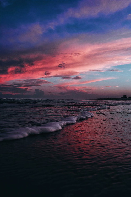 ikwt: Pink Skies x Ocean Waves (shesthejam) | instagram