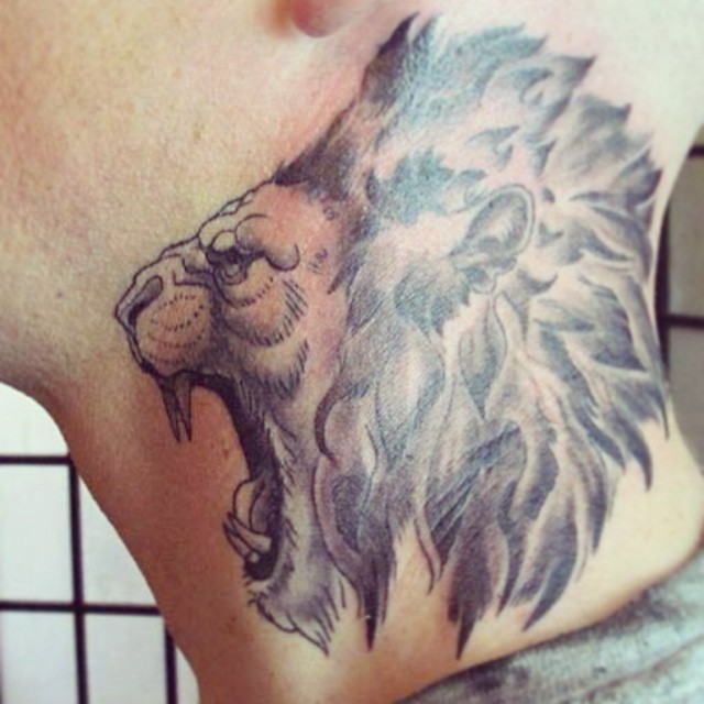 Chris Brown Neck tatuagen Drawing Lion tatuagen foto compartilhado por  Latrena188  Português de partilha de imagens imagens