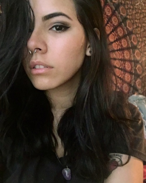 lesbianacolombiana:Always mean muggin, but I swear I’m nice