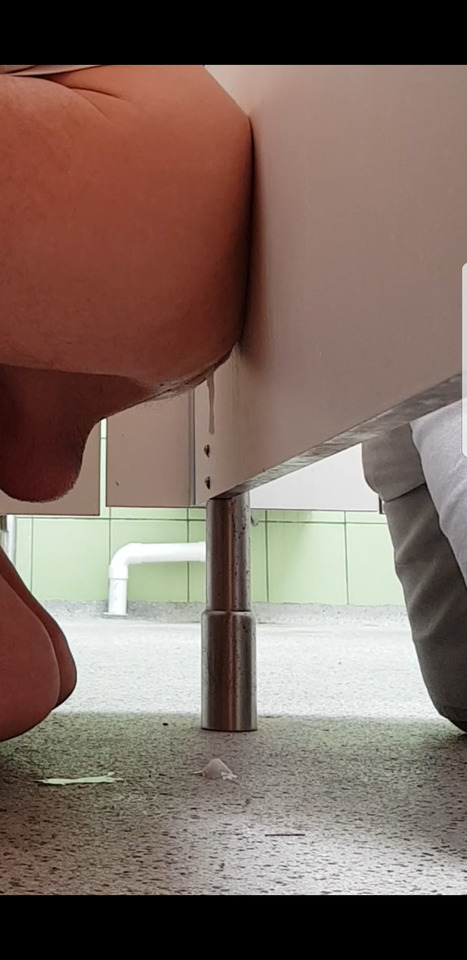 gaycheaters:  “I just need to go quickly to the loo”, you told your boyfriend…