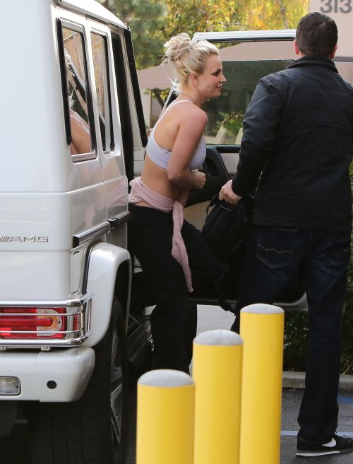 britneyindonesia:At the dance studio in Los Angeles, California (12/5/2015)