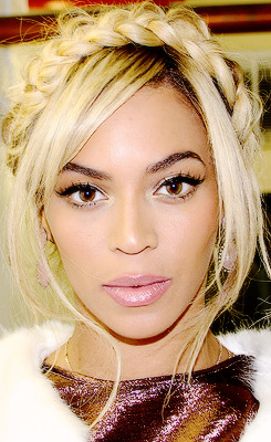 life-of-beyonce:   outfits and their matching close ups. 