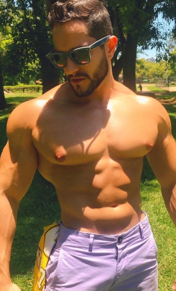 dfranklinalex:studswithjugs:Vinicios Blotto (@viniciosblotto)Damnit 