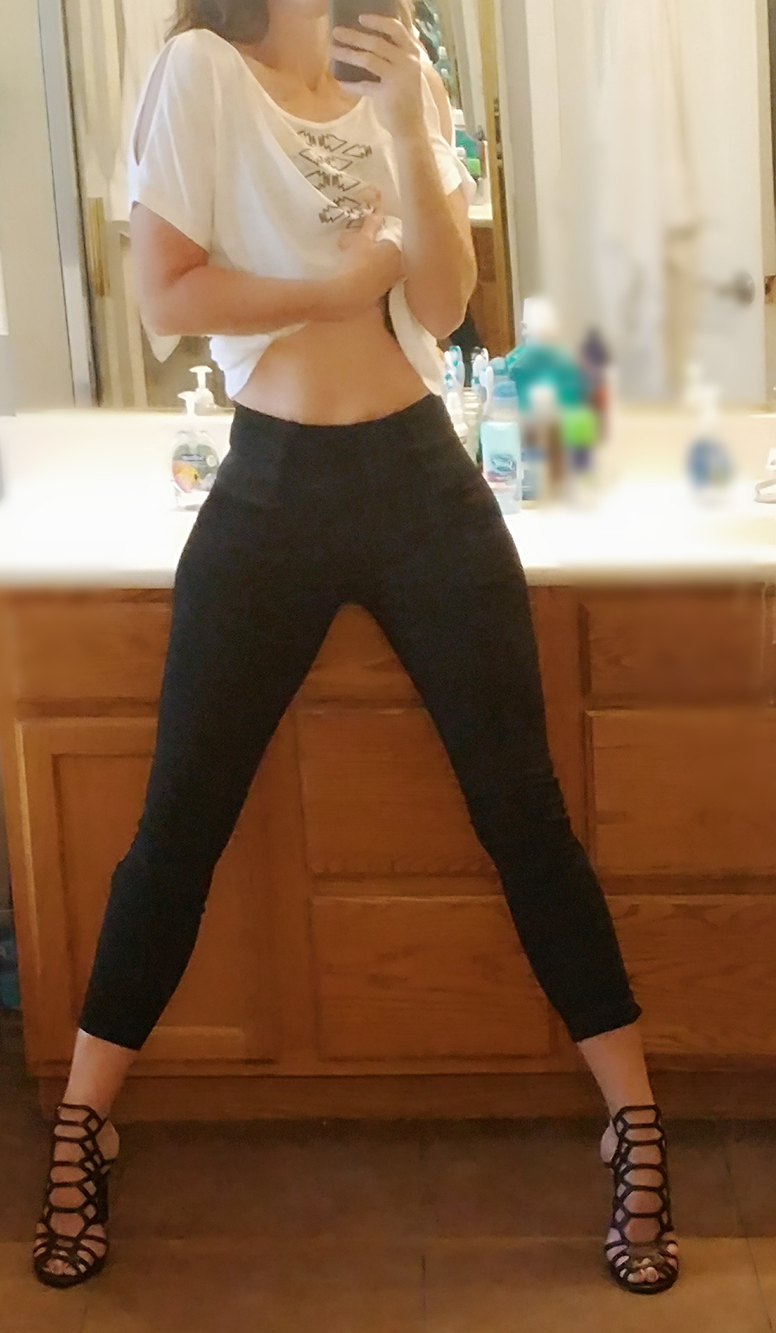 daddysmarriedgirl6:  Just a legging and heels kind of day👠💋