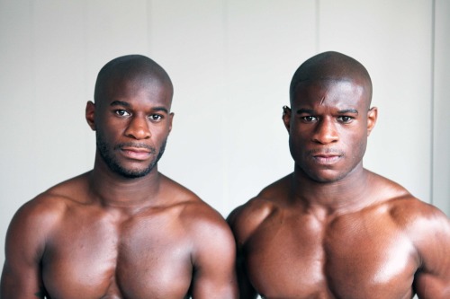 londfoto:  Junior and Daniel: double muscle