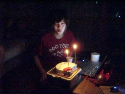 jongdality:  kailay-kardashichen:  exoplanet: PRE-DEBUT Luhan celebrating 18th birthday~