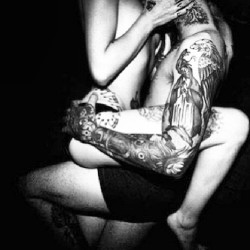 pryari:  #Rarrrw #Sexy #Men #Tattos #Love …… xD 