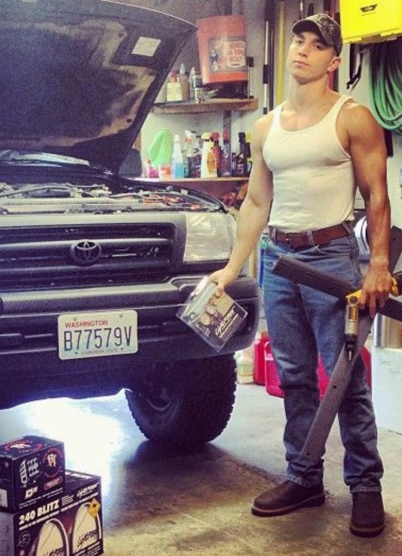 rednecktrucker57:  bootbottom1:  appalachianstuds:    Dude, WTF, Really, well yeah