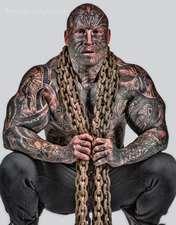 worshipalphamales:  massivemusclebears:  A COMPLETE ANIMAL  FUCK. ME. 
