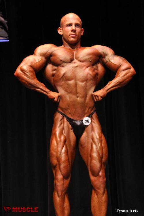 muscledlust:  Mmm…  lusting here.  Bald, handsome, sticky out ears, narrow waist, and ripped bod.  I want him.