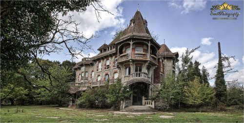 littleblackchat: damageditem: steampunktendencies: Manoir Colimaçon, France.  Soulphotog