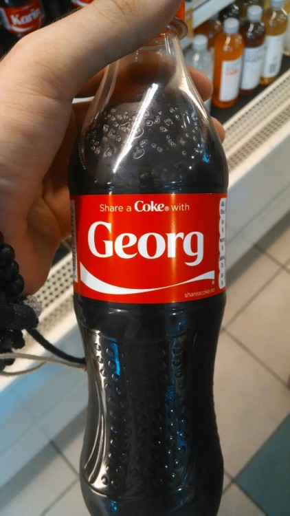 officialjipersnoe:  edmundtherockpikmin:  officialjipersnoe:  My whole life has been leading up to this moment  “The average person shares 30000 cokes a year” is a statistical error. Coke georg lives in a cave and shares 3000 cokes a week.