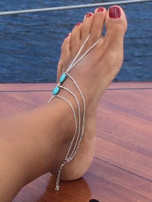What do you think about wifey’s new foot jewellry?❤️