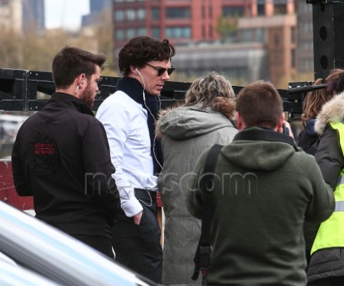 ppq-1:Benedict Cumberbatch films a scene for the new series Sherlock on Vauxhall Bridge 27 Apr 2016 