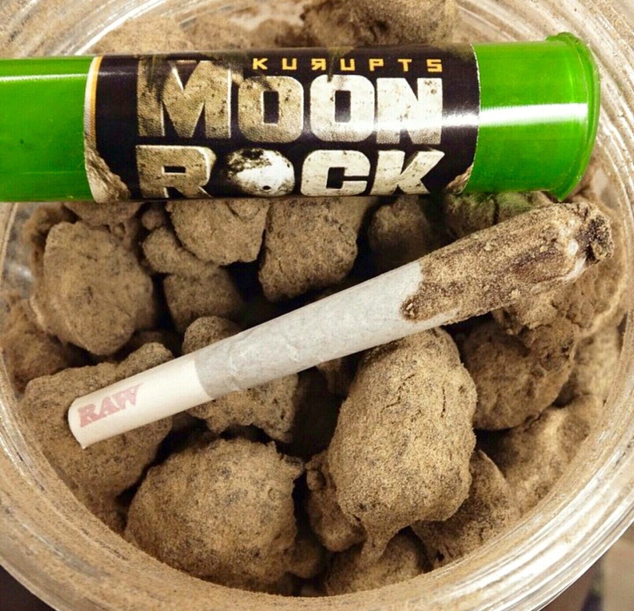 skunktastic:  Wake n bake🔥   💨 Stay high guys✊