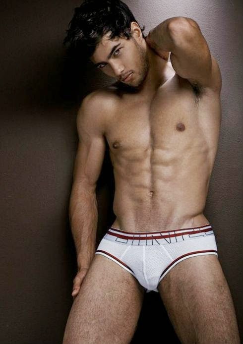 hotundiesonhotman:    Hot Men And Their Bulges   