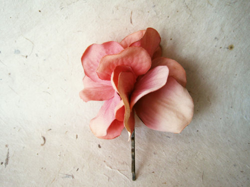 fernfiddlehead: Peachy Pink Hydrangea Bobby Pin. Fabric Flower Hair Pin. Bouquet Hair Clip in Blush 
