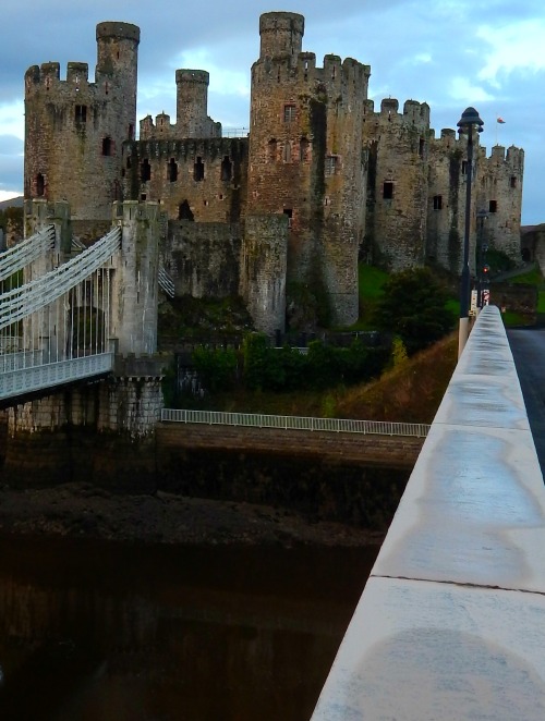 fuckitandmovetobritain:Great Britain [5]- Burford, Robin Hoods Bay, Conwy Castle, Luss, Isle Of Skye, Staithes, York, Branscombe, Corfe Castle, Ely good lord i need all of this