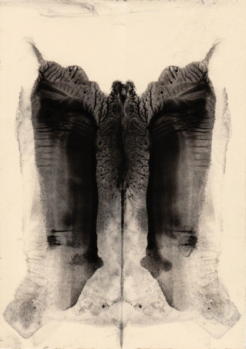 francescoviscuso:  Oil on paper, 10,5 x 15 cm.2015  