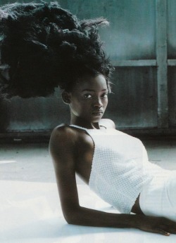 theafricatheynevershowyou: vintage Oluchi