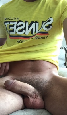 thesmellofhismusk:  devinci1belgique:      Thick, uncut, and beautiful 👅👅👅