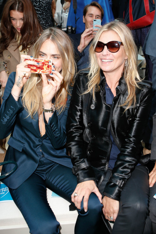 Cara Delevingne & Kate Moss - Burberry Prorsum S/S 2015 RTW Front RowMore here