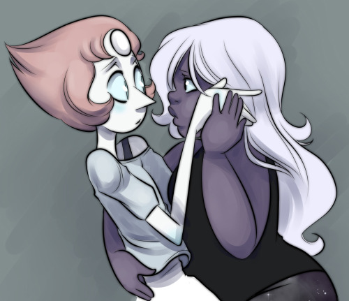 missgreeneyart:  I drew Pearl and Amethyst’s head before I remembered Amethyst is short, which is why I like the zoomed in version better.  