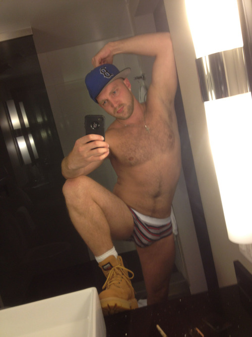 southerncrotch:  Boots ‘n’ bulge 