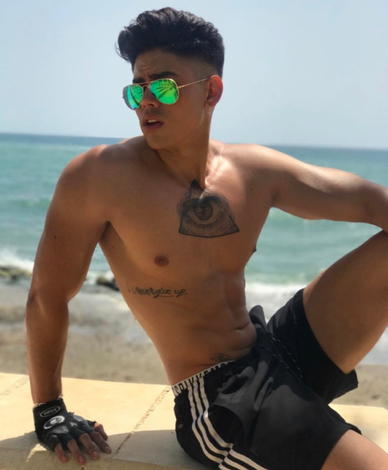 go-pumas:  guyscollector:  Un chacal español, puff 😍😌  Beefcake Lust.