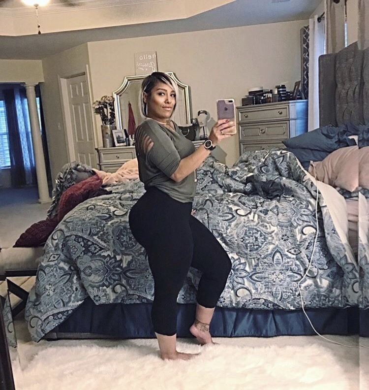 scarlettcakezaddiction:  Scarlett  That big booty on her