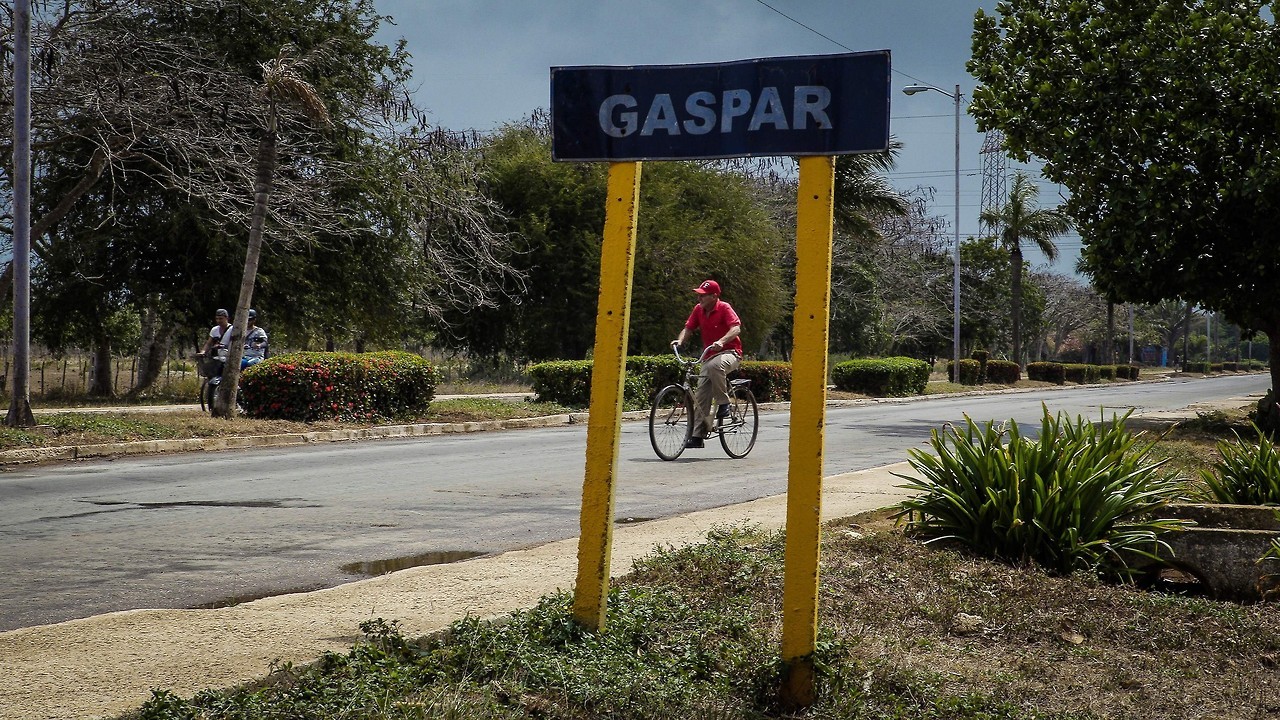 Conozca a Gaspar Social, el Facebook de Cuba.
En el corazón de una provincia agrícola del este de Cuba, un grupo de jóvenes creó su propia versión de Facebook con una conexión pirata. Una revolución tolerada en uno de los países menos conectados del...