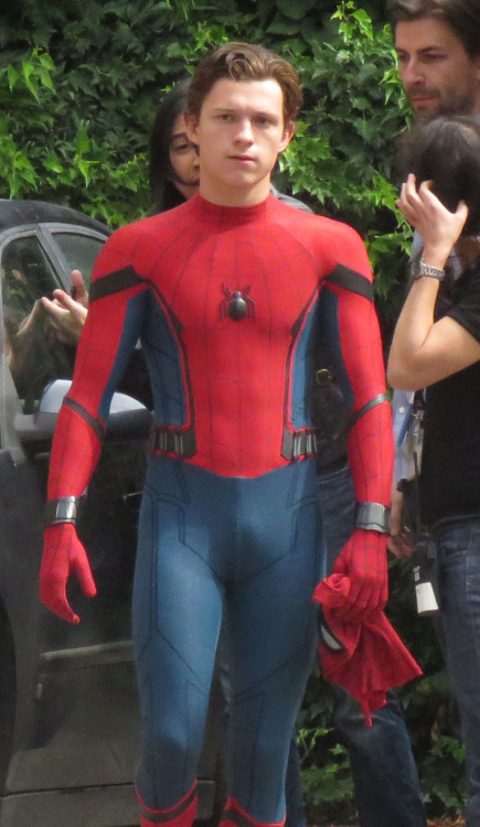 spideycentral: Tom Holland on the Spider-Man: Homecoming set in NYC