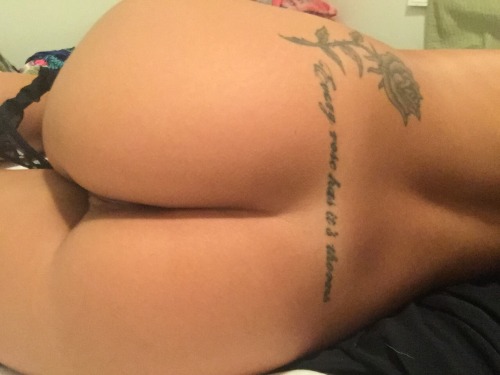 xowildrosexo:  Just out the shower Relaxing in my Robe☺️😋 nice and clean 💦  xowildrosexo  🌹🌹