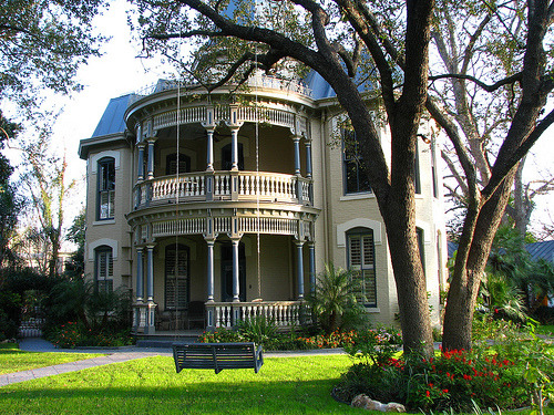 bardot-barbiturate:  a set of victorian houses