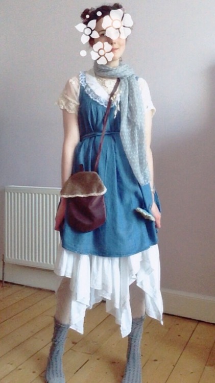 lacemoths: An outfit for the @little-acorn-village fashion show (featuring the acorn bag I made). I