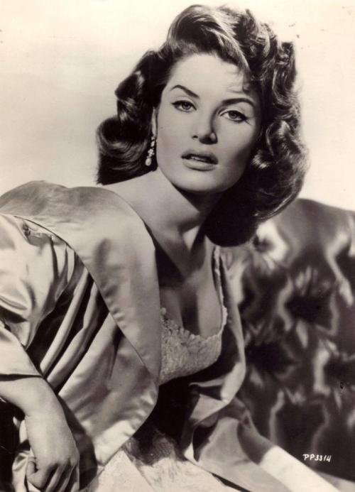 Belinda Lee
