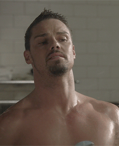 hotfamousmen:  Jay Ryan