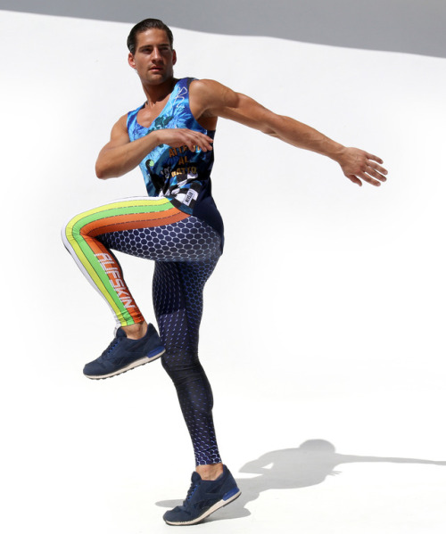 pariscompression:  rufskin:  NEW COLOR ALERT! We just added this color way to the popular CARBON training tights.   Nice blue. I don’t like the multi colors parts